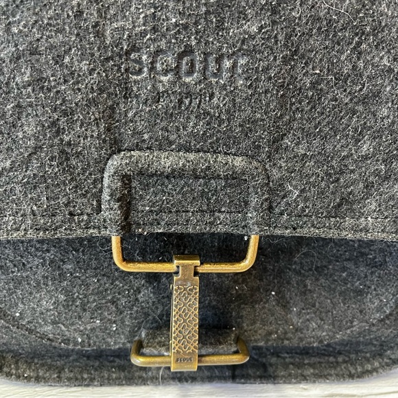 Scout By Petunia Pickle Bottom Dark Grey Felt Diaper Messenger Bag - Picture 3 of 14